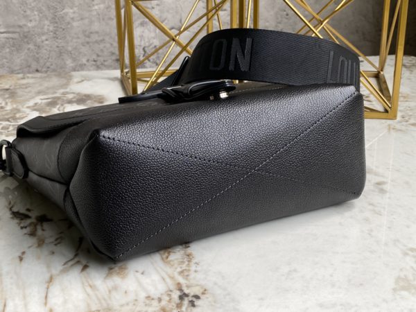 Louis Vuitton Saumur Messenger Bag - Black - Image 3