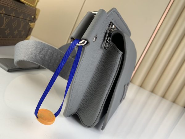 Louis Vuitton Aerogram Shoulder Bag - Gray - Image 5