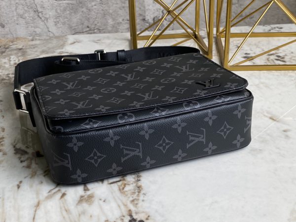 Louis Vuitton Men's District Messenger Bag - Black - Image 4