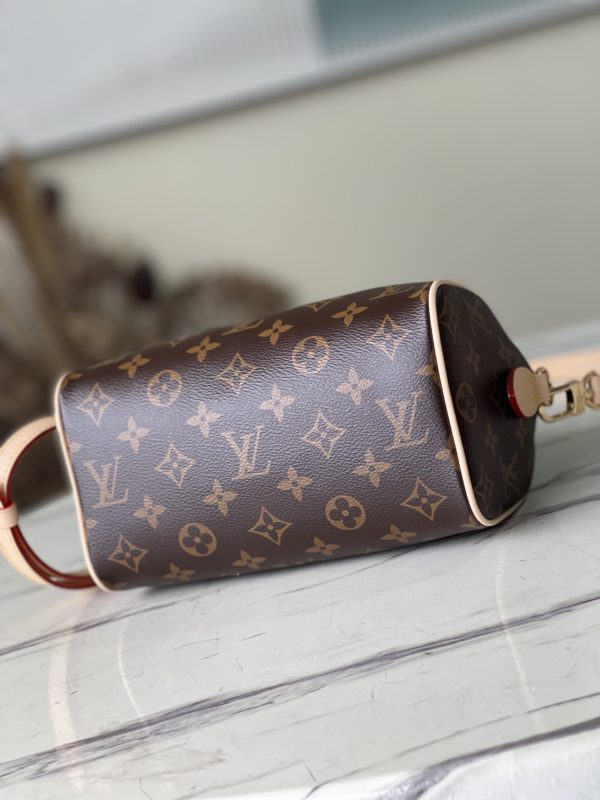 Louis Vuitton SPEEDY 20 Handbag - Image 4