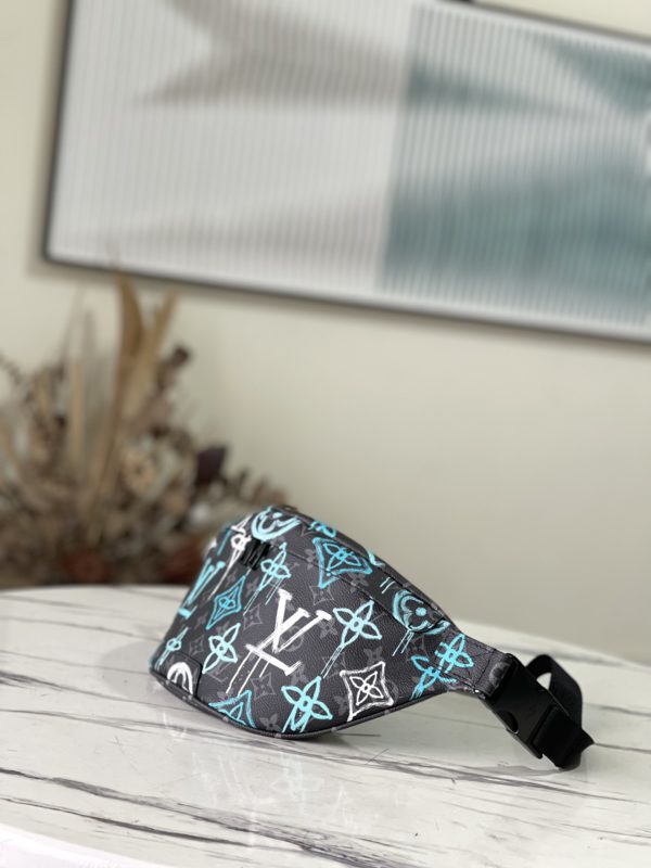 Louis Vuitton Discovery Fanny Pack Bag - Image 4