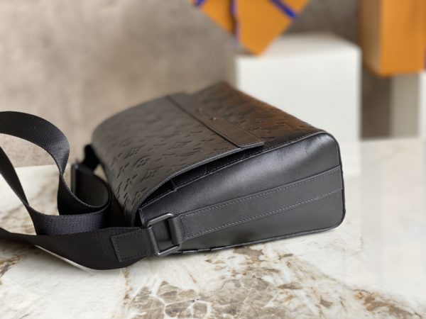 Louis Vuitton Sprinter Messenger Shoulder Crossbody Bag - Black - Image 5