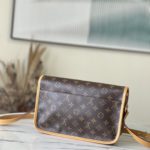 Louis Vuitton Presbyopia Medium-Sized Handbag - Image 3