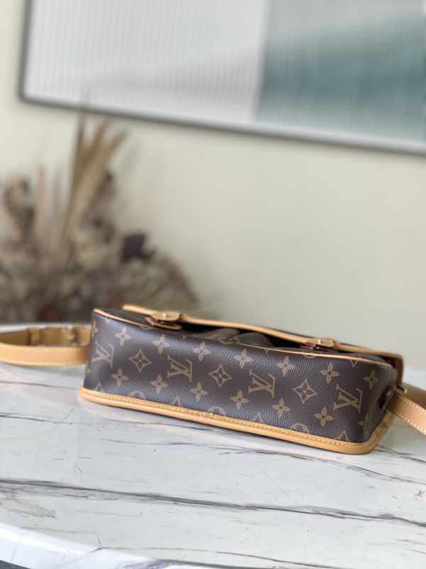 Louis Vuitton Presbyopia Medium-Sized Handbag - Image 4