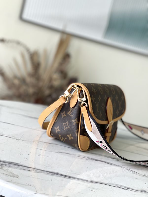 Louis Vuitton Baguette Handbag - Image 2