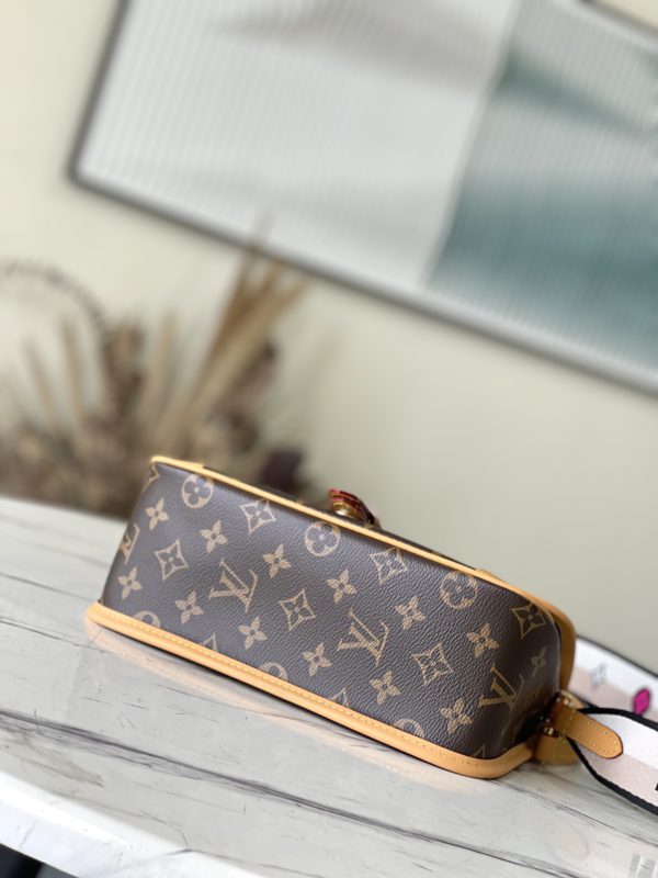 Louis Vuitton Baguette Handbag - Image 4