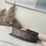 Louis Vuitton CrossBody Presbyopia Handbag - Image 5
