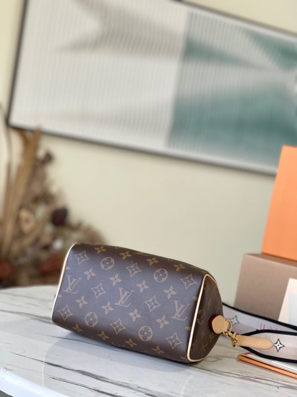 Louis Vuitton Counter Inspection Duty - Free Handbag - Image 6