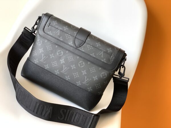 Louis Vuitton Saumur Messenger Bag - Black - Image 4
