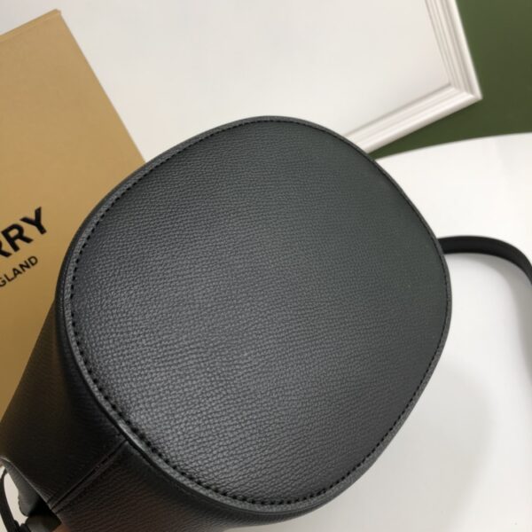 Burberry Women's One Shoulder Messenger Bag - Black - Image 4