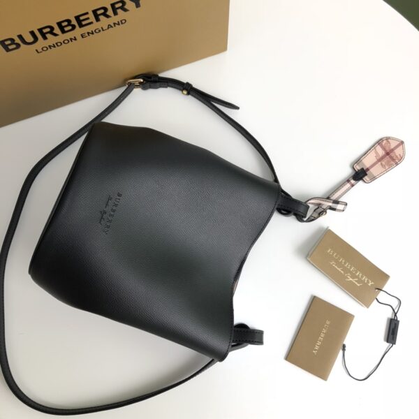 Burberry Women's One Shoulder Messenger Bag - Black - Image 3