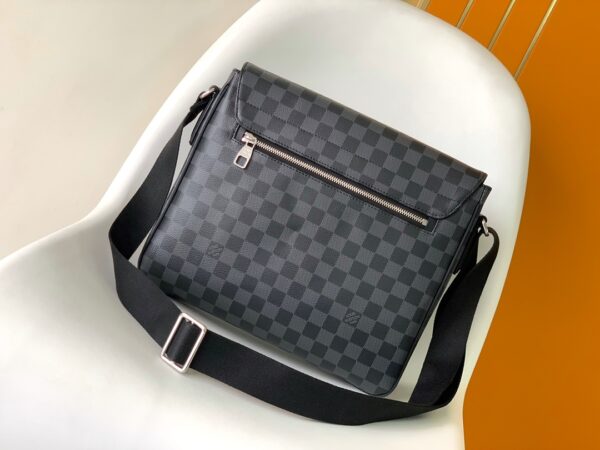 Louis Vuitton District Medium Messenger Bag - Gray - Image 4