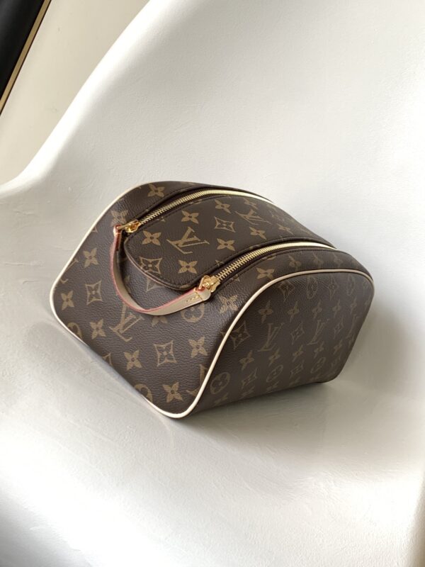 Louis Vuitton Oversized Wash Bag - Image 4