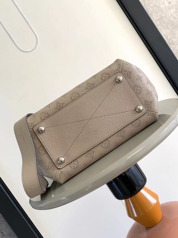 Louis Vuitton Babylone Handbag - Cream - Image 2